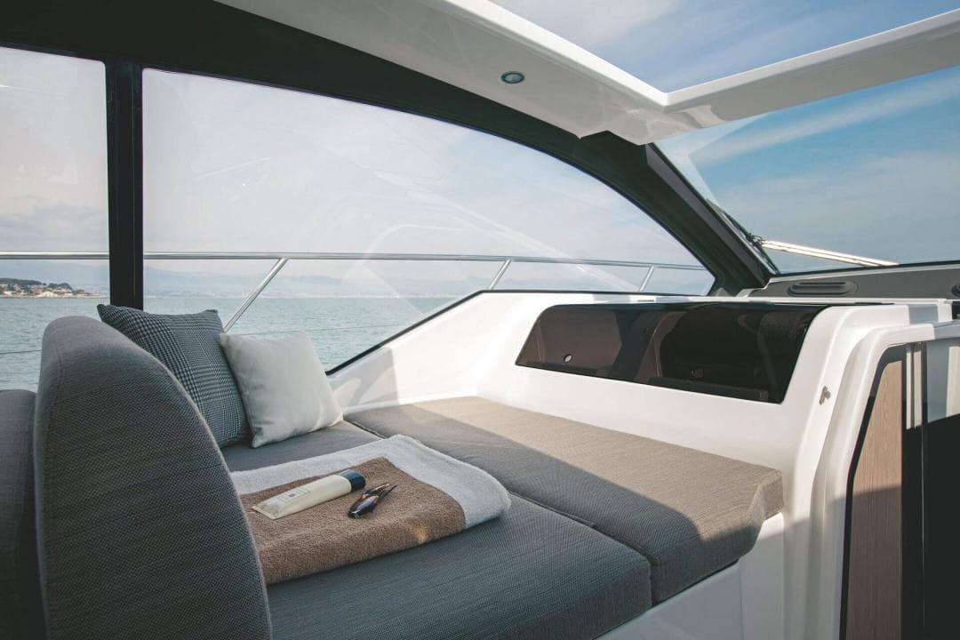 azimut yachts a51 maindeck relax zone