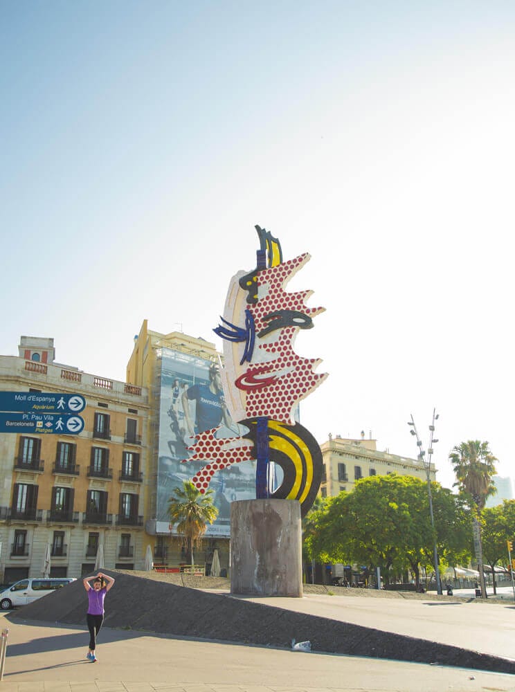 barcelona statue sightseeing